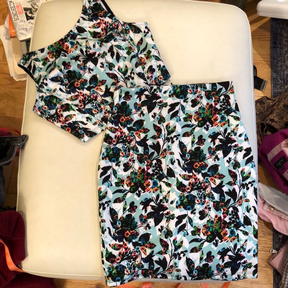 Forever 21 two piece floral crop top and skirt